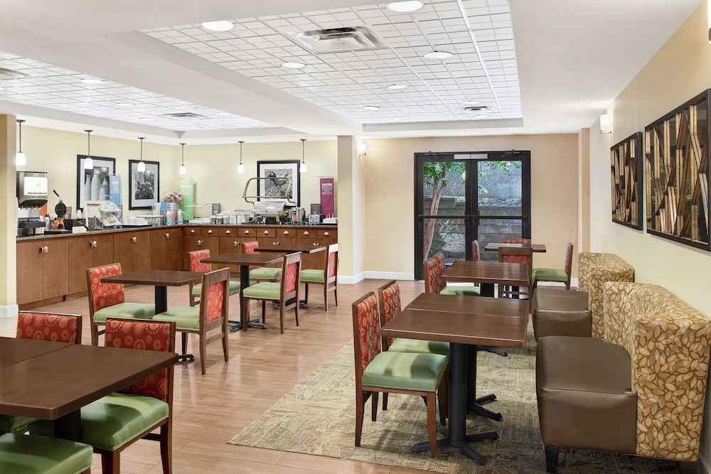 Hampton Inn Columbus North - photo 46