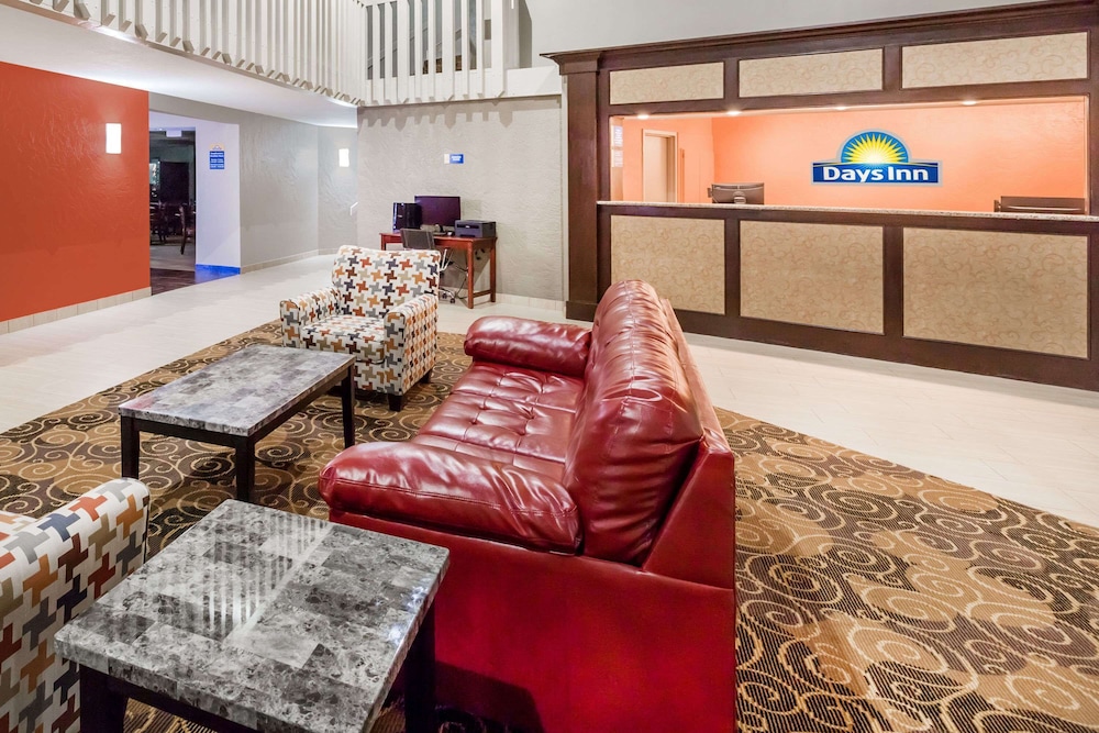 Days Inn by Wyndham West Des Moines - photo 3