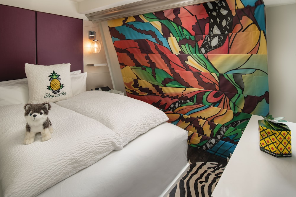 Staypineapple An Artful Hotel Midtown - photo 18