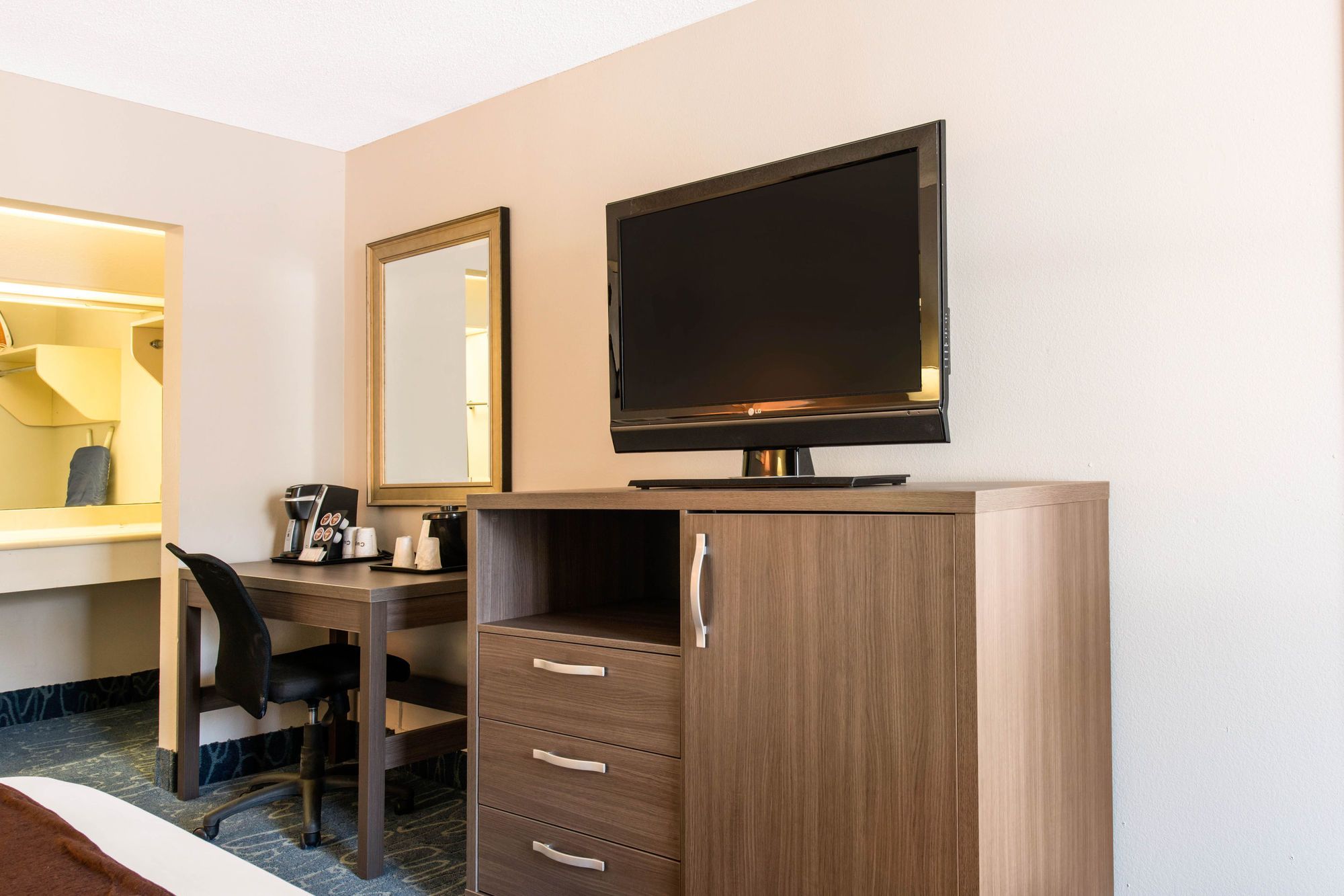 Econo Lodge Orlando Airport - photo 46