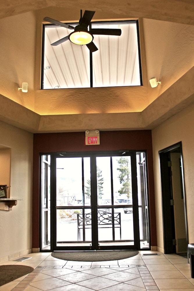 Broadway Inn Conference Center - photo 2