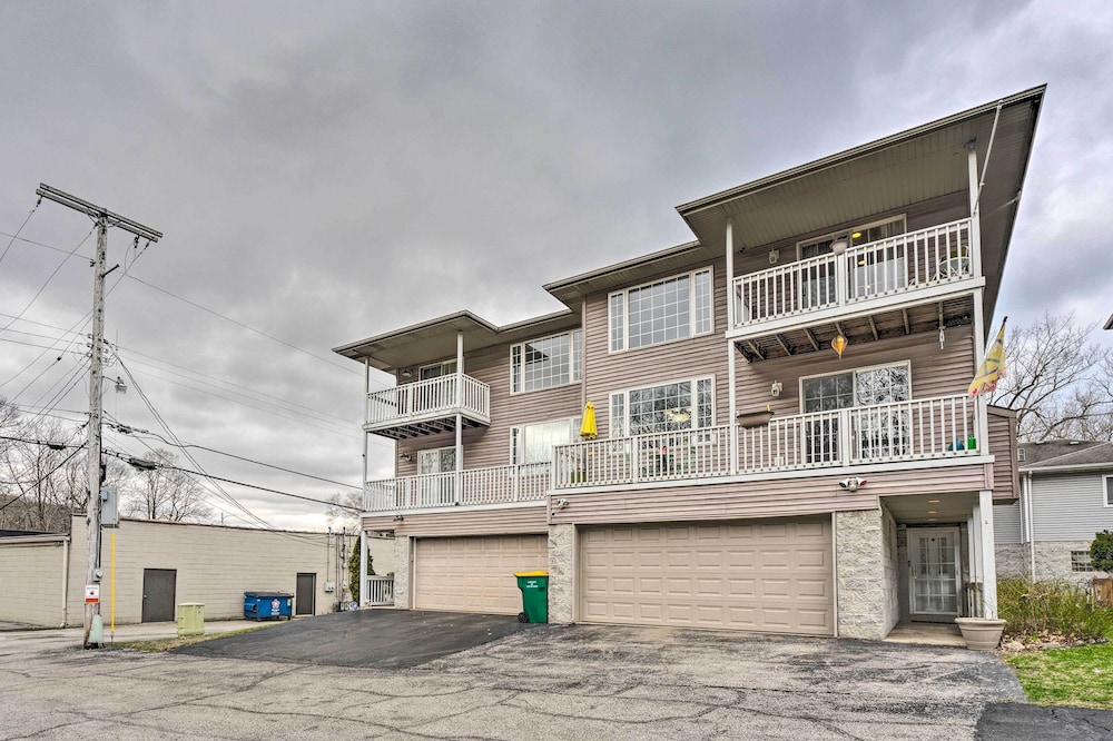 Immaculate Family Townhome Walk to Beach — Gary — photo 5