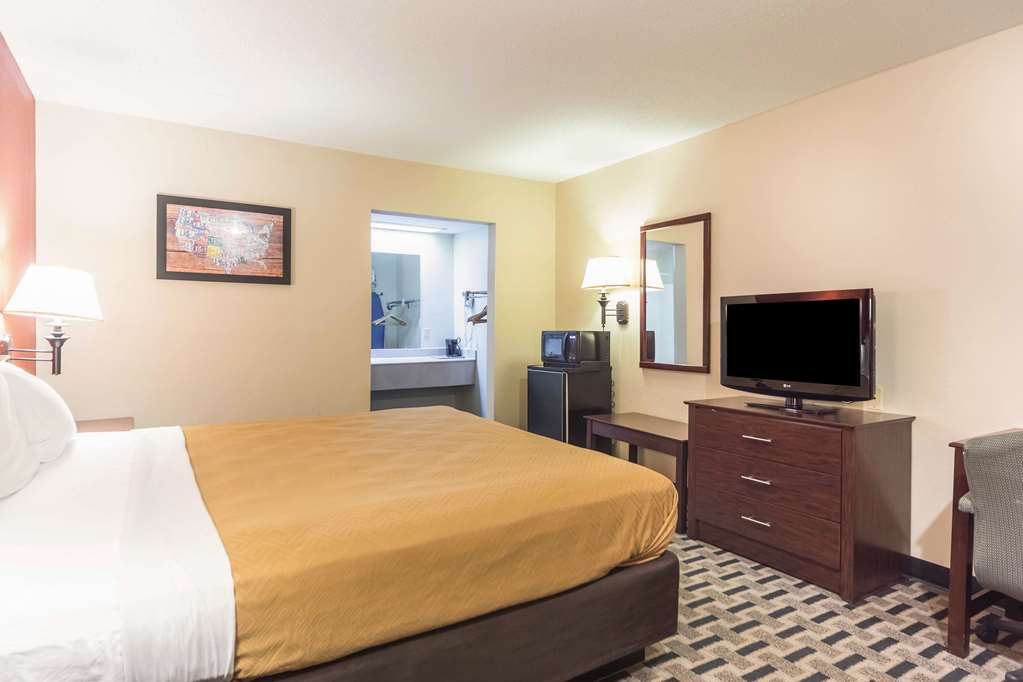 Econo Lodge Laurel - photo 11