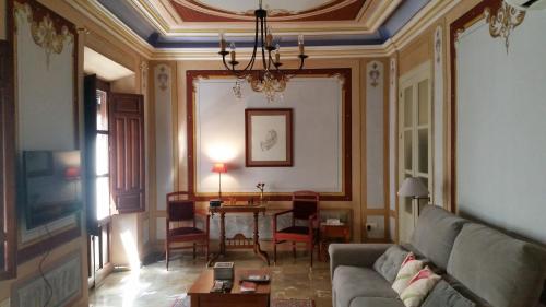 Patio San Jerónimo Casa de Arte — 4-Star Luxury Hotel in Granada, Spain