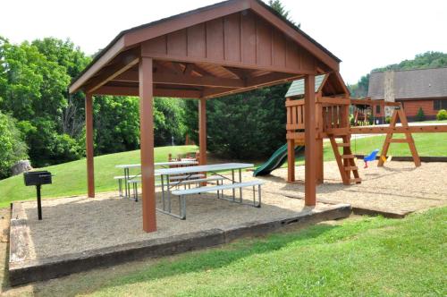 Highland Dream Hot Tub FREE tickets each paid day Near Dollywood WIFI - photo 13