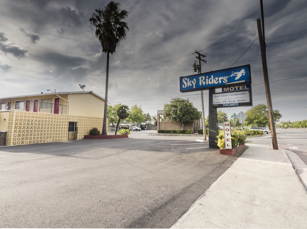 Sky Riders Motel - photo 22