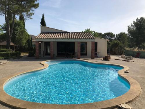 Le Loft Piscine & Jardin Séjour atypique 3 étoiles — hotel in Aubais