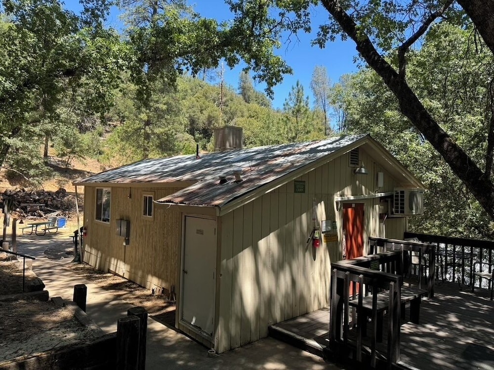 Yosemite Bug Rustic Mountain Resort - photo 135