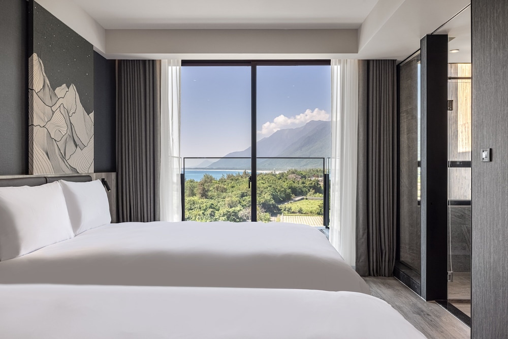 The Moment Hotel Hualien by Lakeshore - carbon neutral hotel in Xiongzhou
