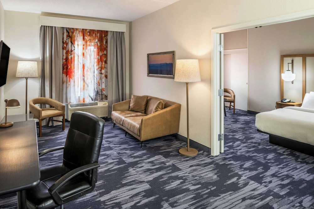 Fairfield Inn & Suites by Marriott Butler - photo 12