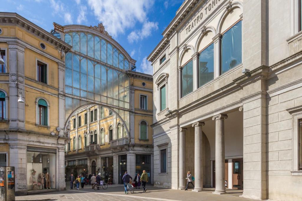 Toniolo Venice Rooms — 4-Star Luxury Hotel in Mestre, Italy