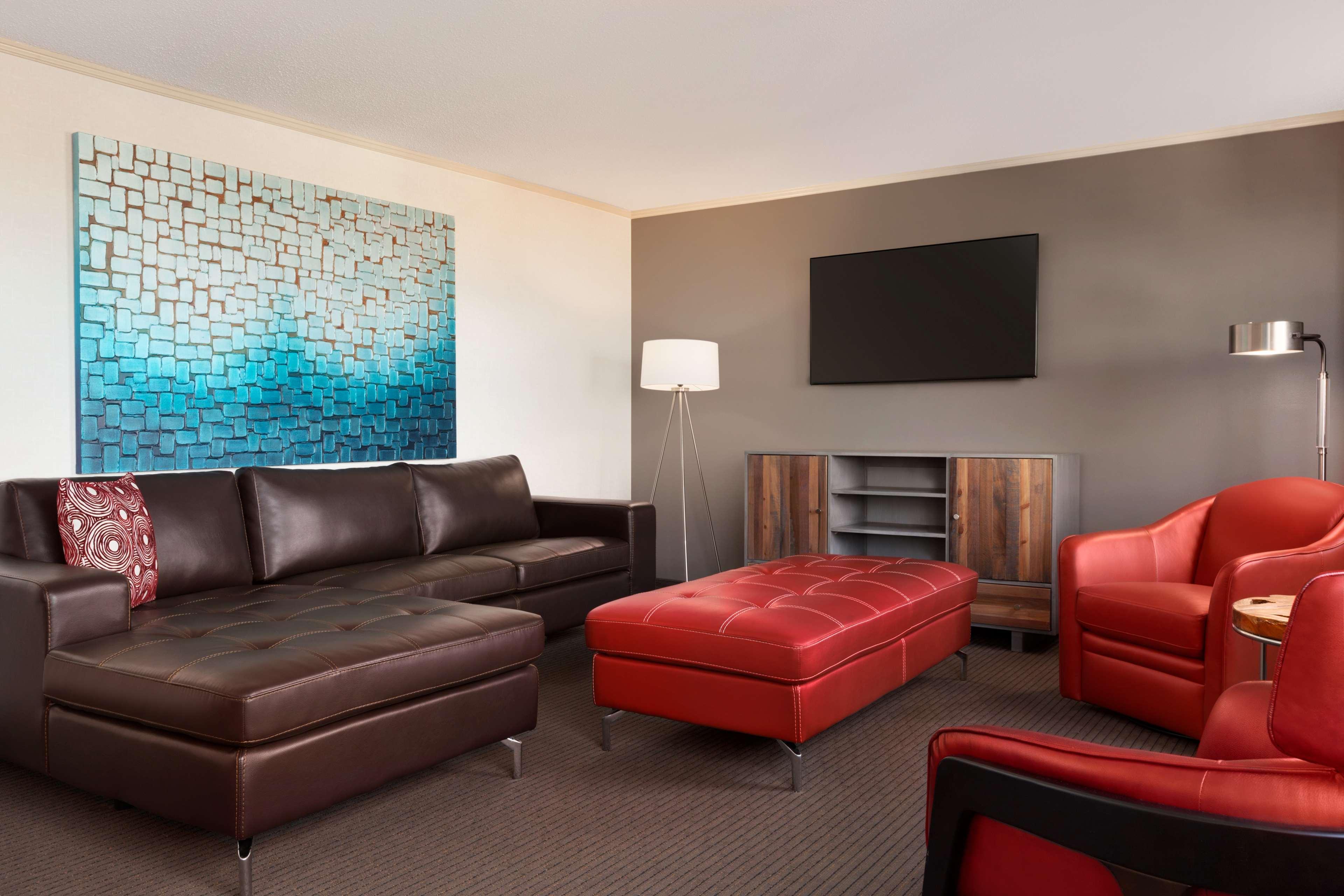 Embassy Suites by Hilton Baltimore Inner Harbor - photo 21