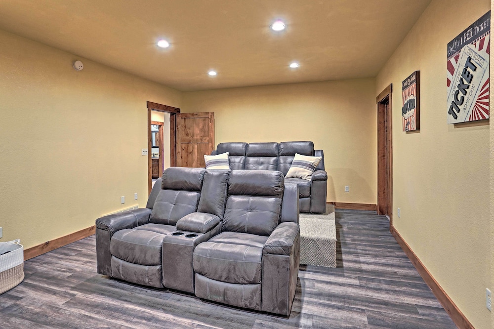 Sturgis Home with Private Hot Tub Golf and Hike — 4-Star Luxury Hotel in Sturgis, United States