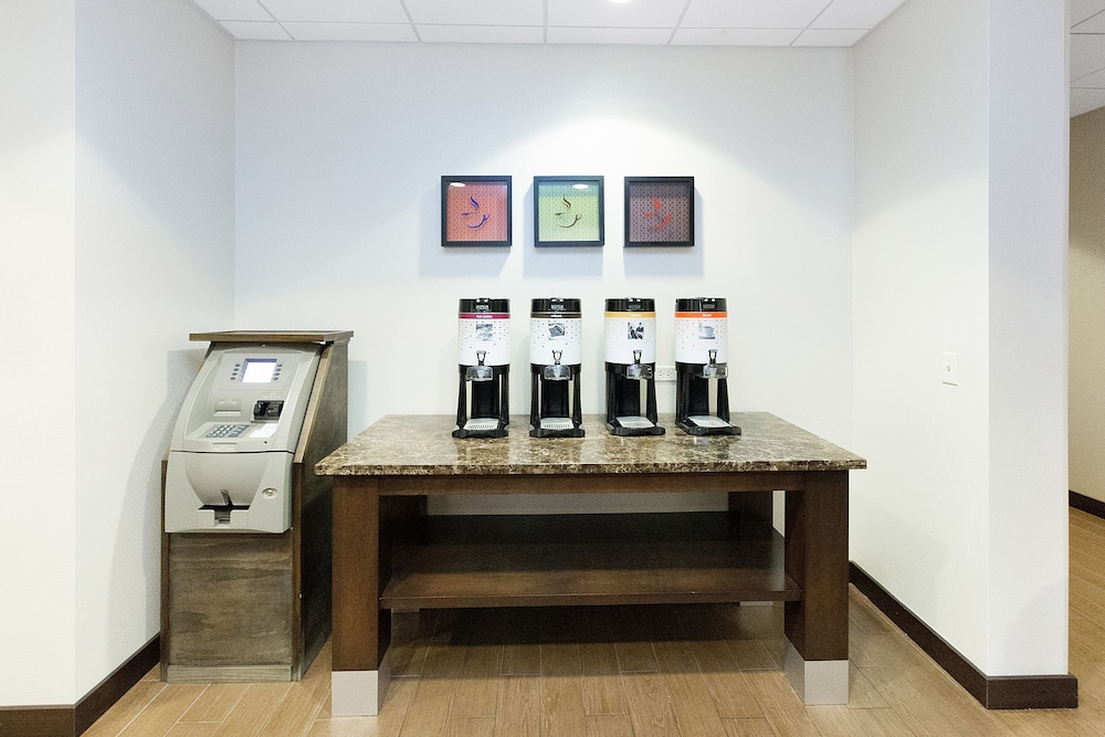 Hampton Inn Pittsburgh Bridgeville - photo 68