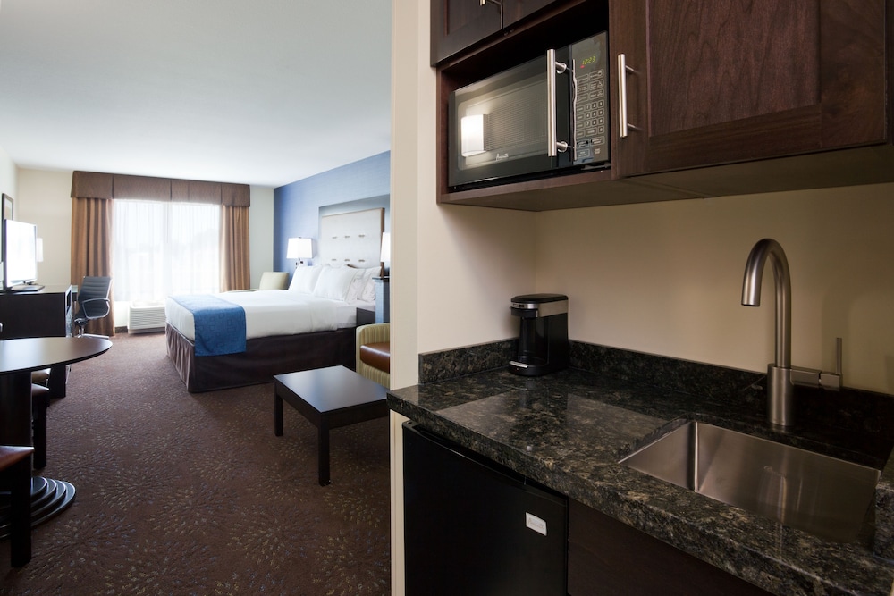 Holiday Inn Express Hotel & Suites Fort Dodge by IHG - photo 6