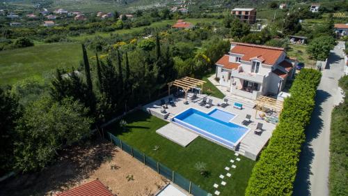 Holiday house with a swimming pool Plano Trogir 11897 — 4-Star Luxury Hotel in Kastel Stafilic, Croatia