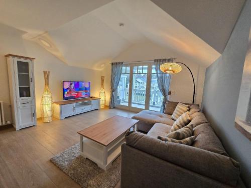Dünenpark Binz Klassik Ferienwohnung mit 1 Schlafzimmer und Balkon im Dachgeschoss 184 — 4-Star Luxury Hotel in Ostseebad Binz, Germany