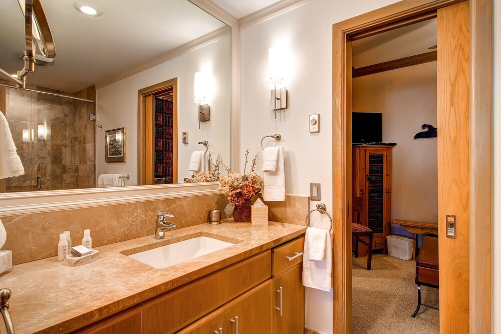 Highlands Slopeside by East West Hospitality - photo 339