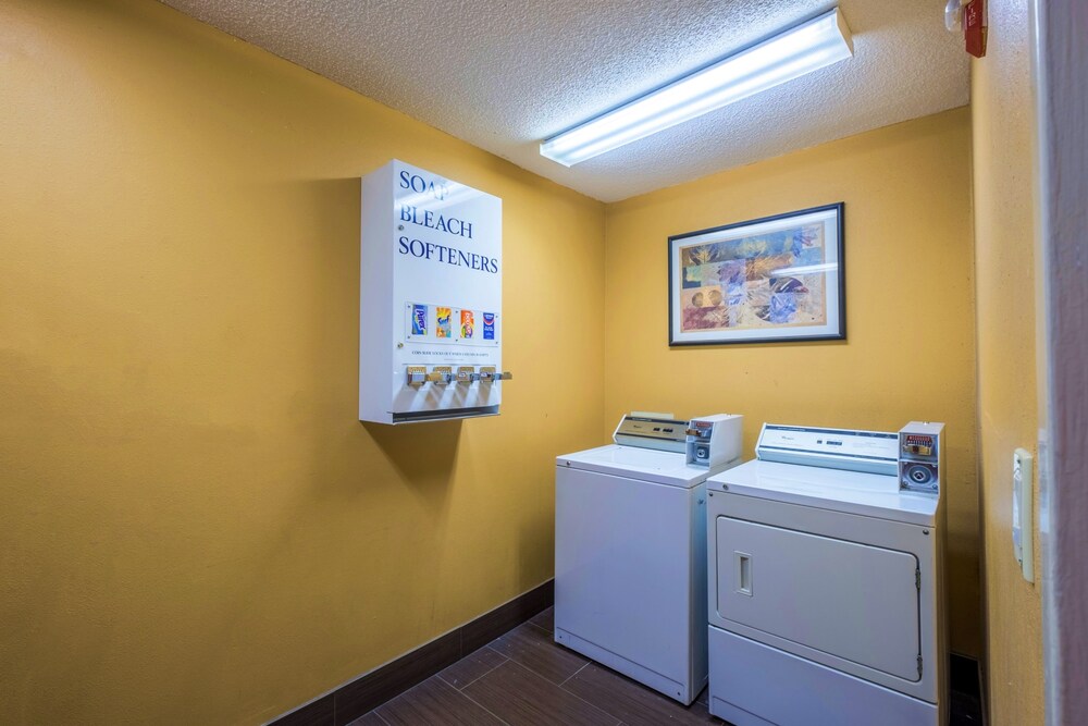 Red Roof Inn & Suites Savannah Gateway - photo 26