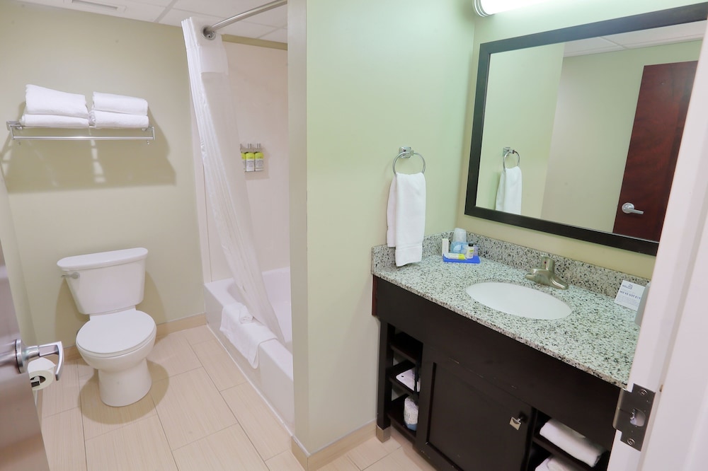 Holiday Inn Express & Suites Pittsburgh West Greentree by IHG - photo 40
