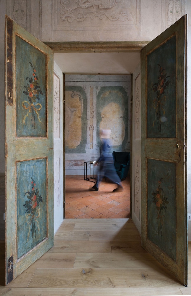 Contrada San Domenico — 4-Star Luxury Hotel in Mantova, Italy