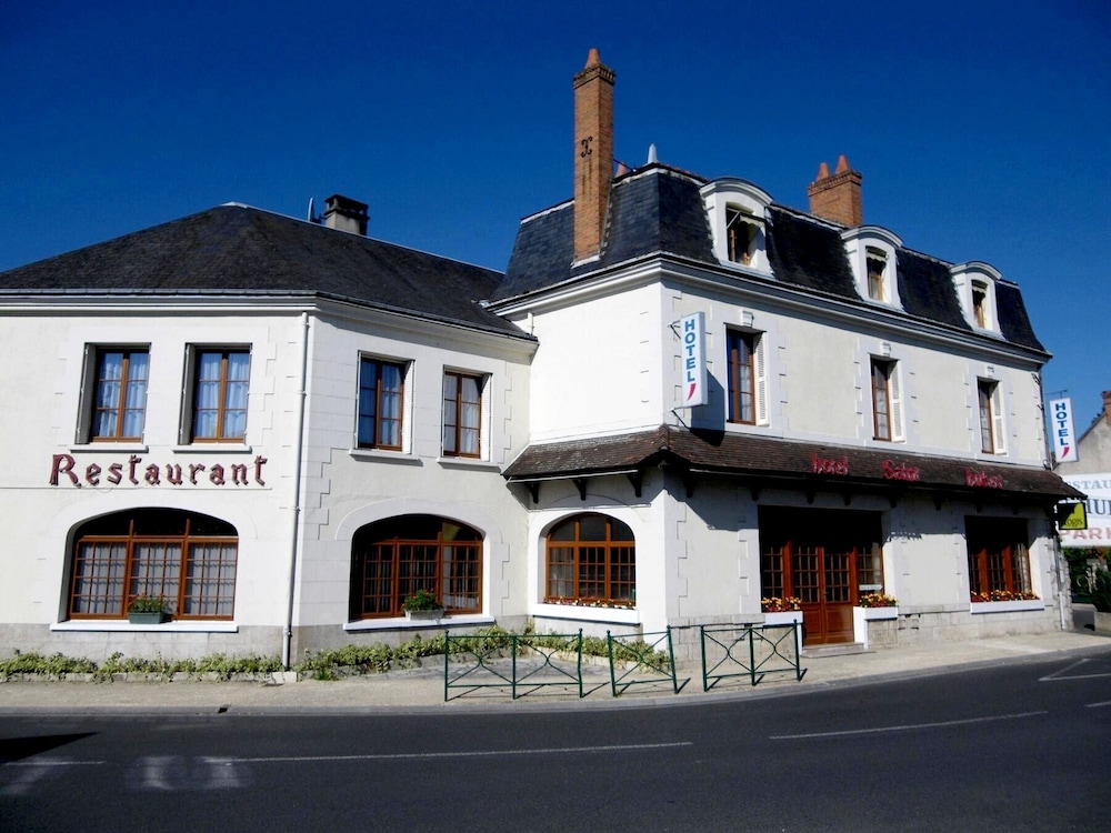 Logis Hôtel Saint Hubert in Cour-Cheverny, France