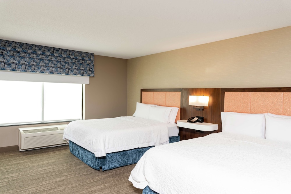 Hampton Inn & Suites Marshalltown - photo 17