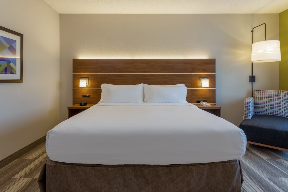Holiday Inn Express & Suites Vandalia by IHG - photo 17