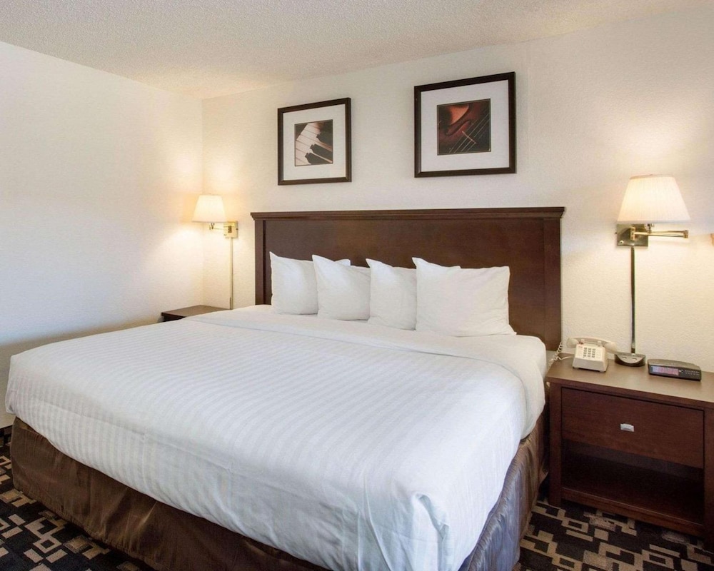 MorningGlory Inn & Suites - photo 17