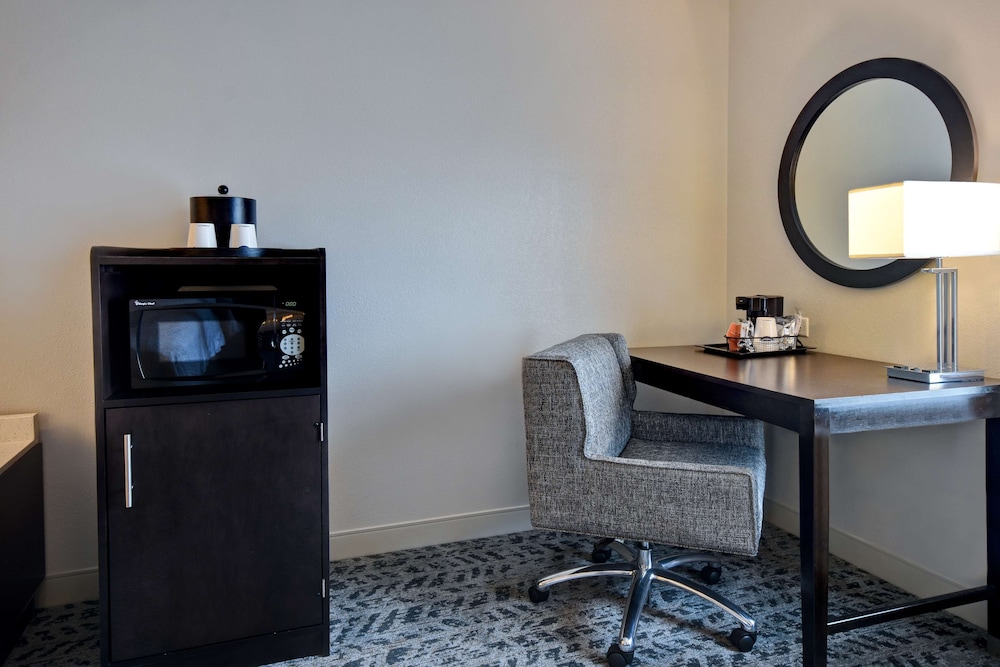 Hampton Inn & Suites Columbia South Fort Meade Area - photo 11