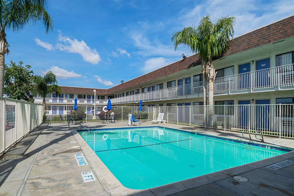 Motel 6 Lost Hills CA - photo 6