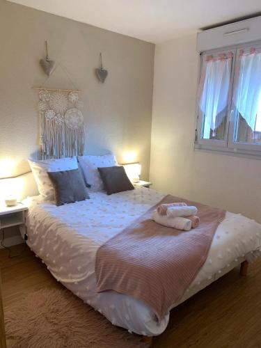 Studio Tres Bien Situe Belle Vue Parking Prive in Bagneres-De-Bigorre, France