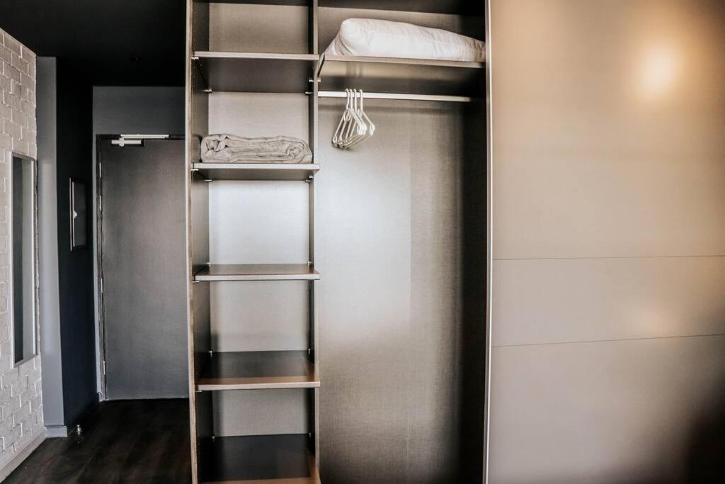 Wex829 Modern Woodstock Apartment with pool and gym access and secure parking