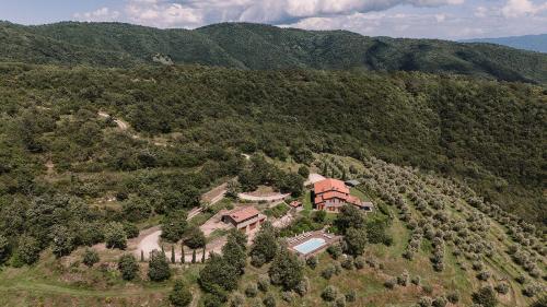 Agriturismo Casavecchia — 4-Star Luxury Hotel in Castiglion Fibocchi, Italy