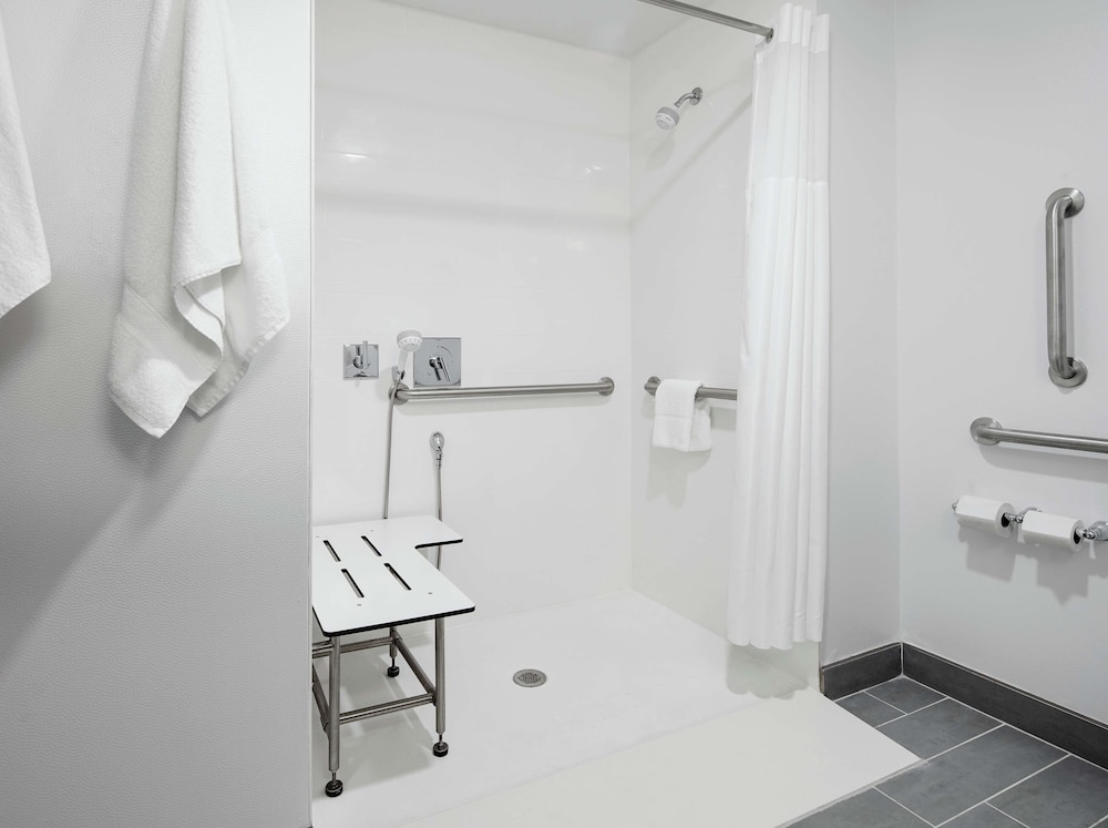 Hampton Inn & Suites Chicago Waukegan - photo 24