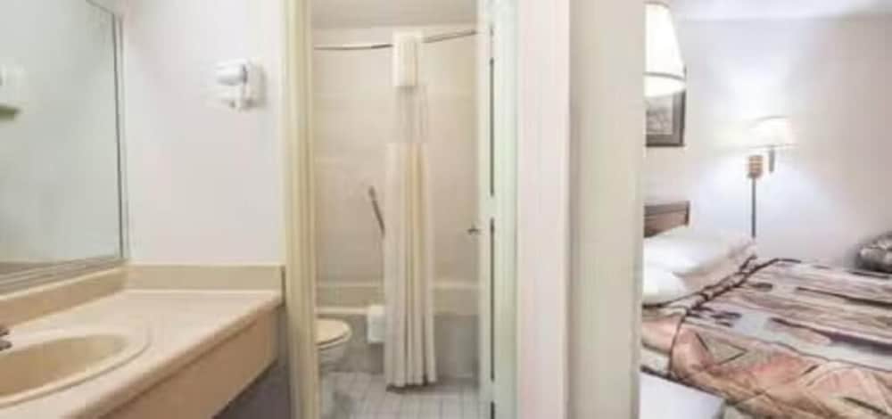 Studio 6 Suites Charlotte NC Northlake - photo 14