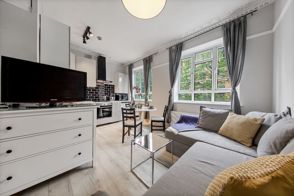 1 Bed Executive Apartment near Kings Cross & Camden FREE WIFI by City Stay Aparts London — 4-Star Luxury Hotel in London, United Kingdom