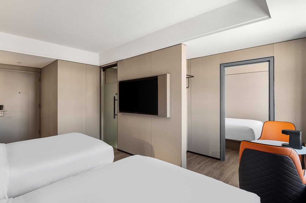 Ly New York Hotel - photo 7