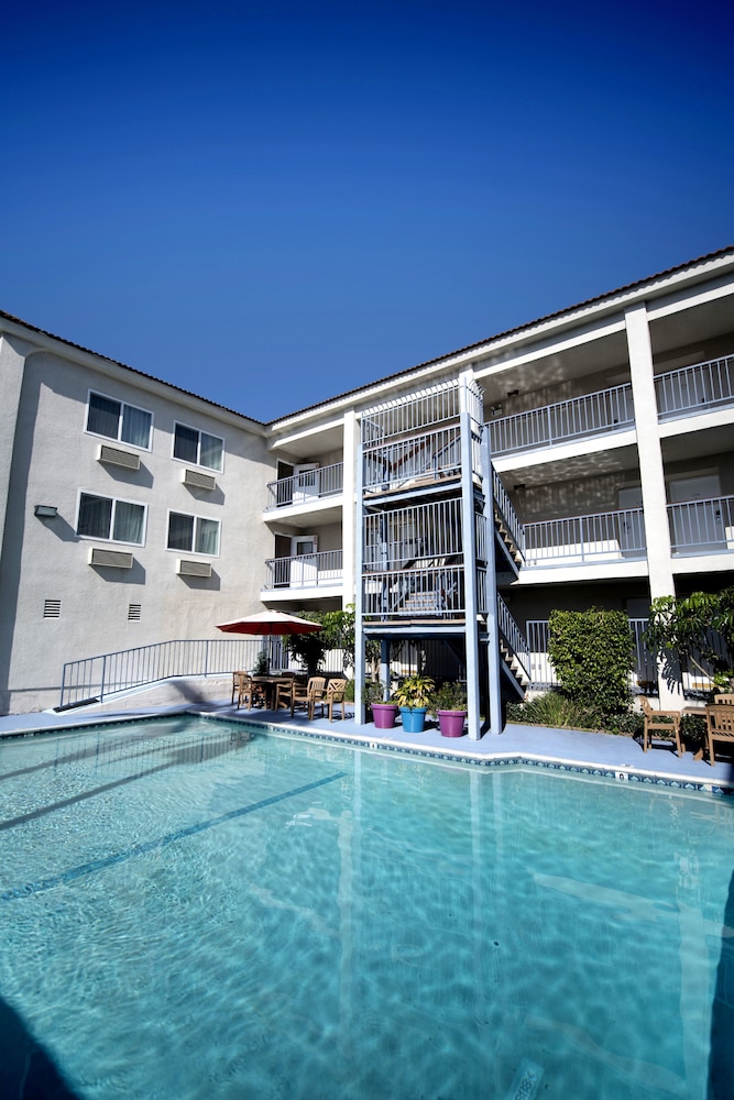 Brookhurst Plaza Inn - photo 27