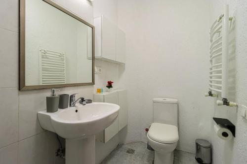 Cozy Apt near Vake Park By Wehost
