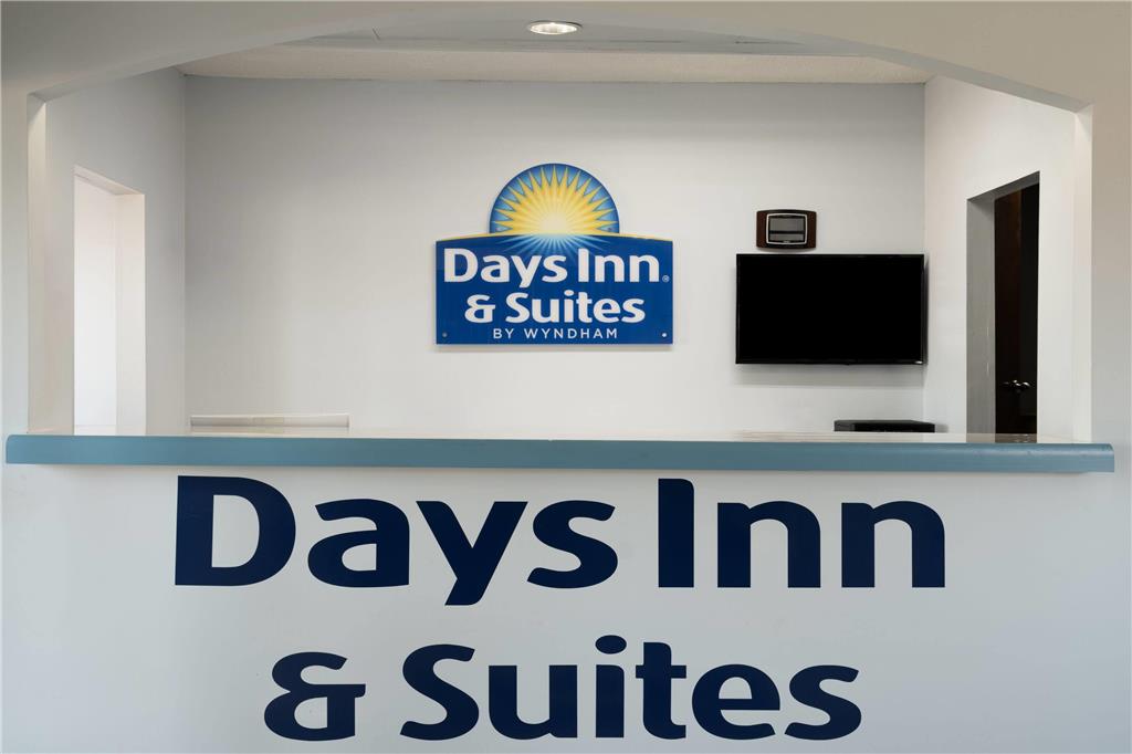 Days Inn & Suites by Wyndham Byram - photo 7