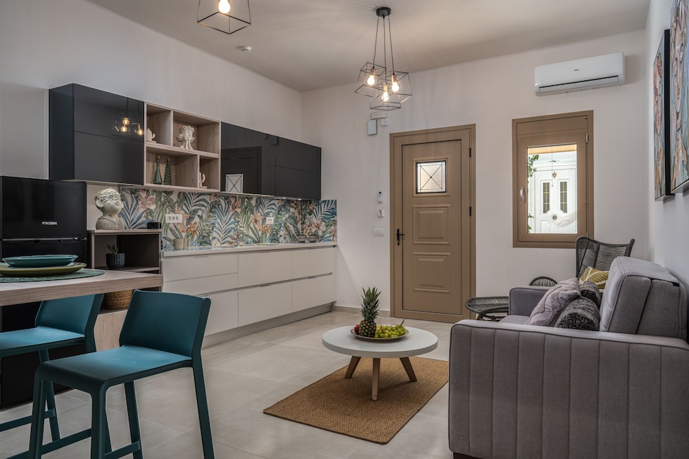 Andy & Hari's Elegant Town Studios — 4-Star Luxury Hotel in Zakynthos, Greece