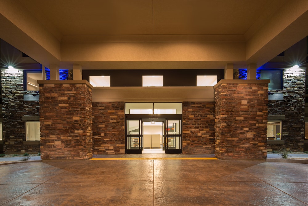 Holiday Inn Express & Suites Pahrump by IHG - photo 28