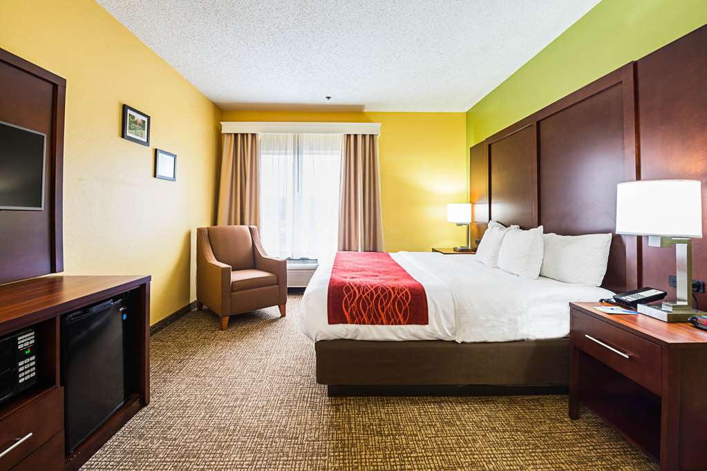 Comfort Inn & Suites Dayton Northwest Englewood - photo 12