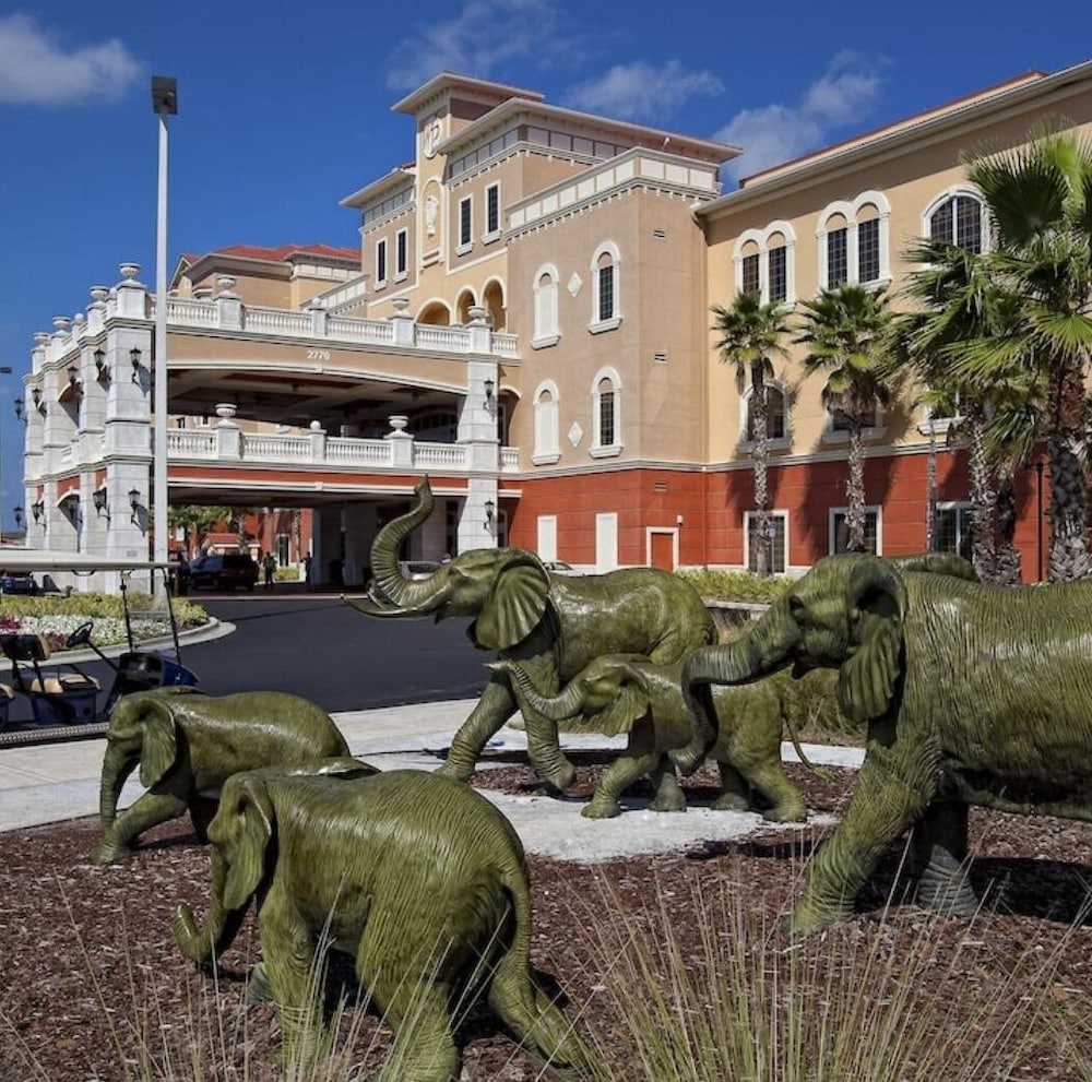 Luxury Resort Minutes from Disney — 4-Star Luxury Hotel in Kissimmee, United States
