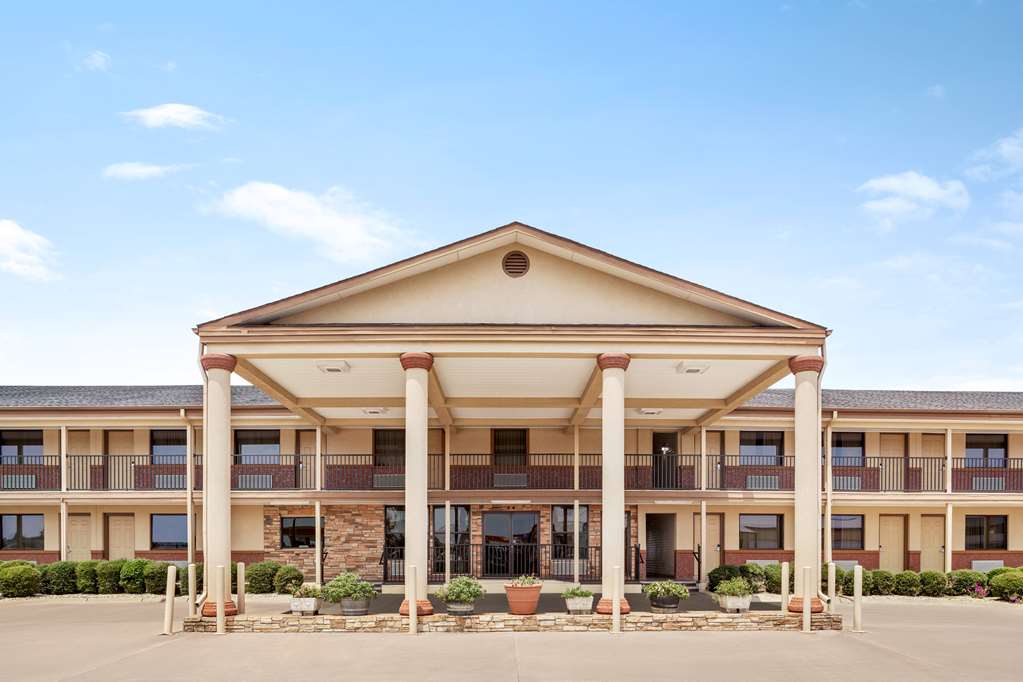 Days Inn by Wyndham Paris - featured photo