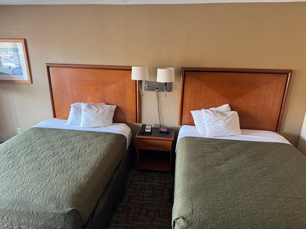 OYO Hotel Harriman near I 40 - photo 16