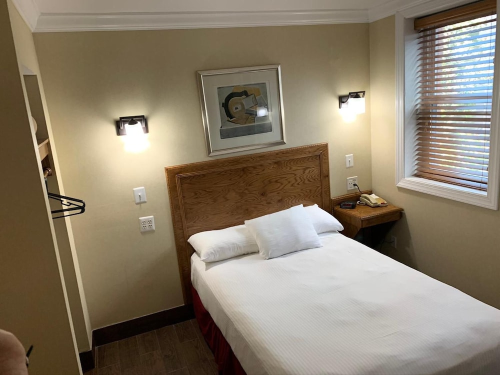 District Hotel - photo 12