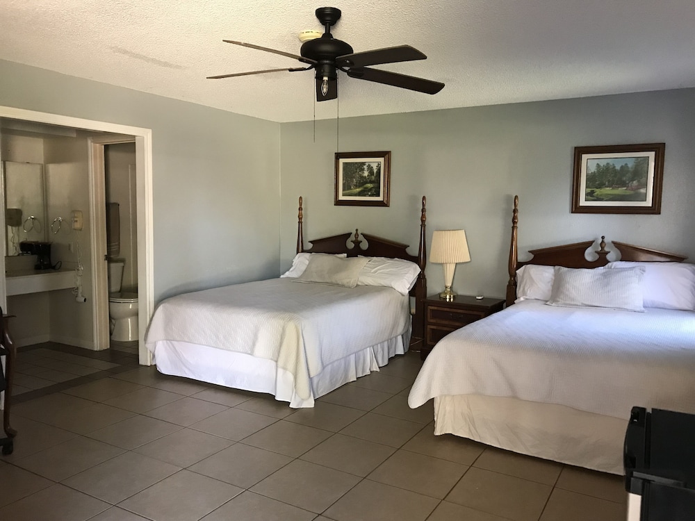 Columbia Lakes Resort Cottages - photo 6