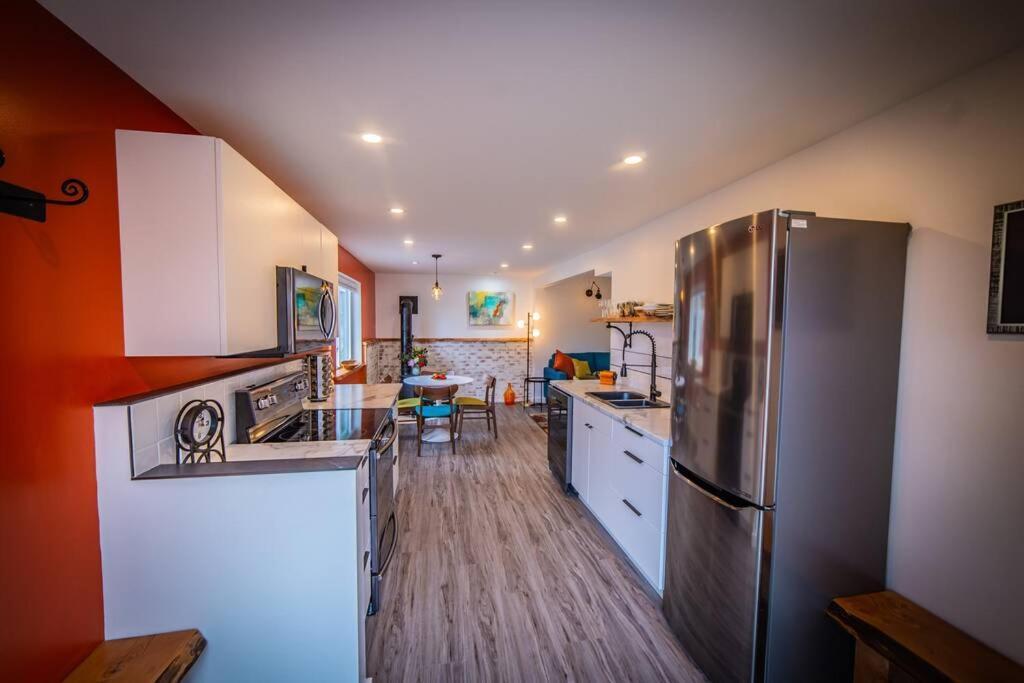 Earth Studios Gallerysuite — 4-Star Luxury Hotel in Nelson, Canada